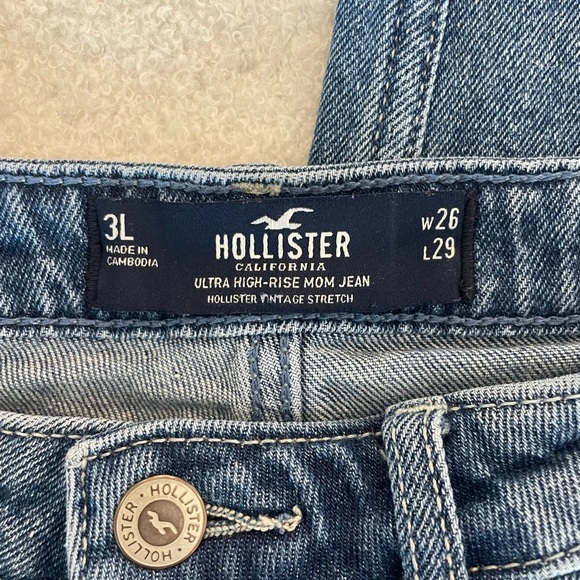 Hollister Ultra High Rise Mom Jeans - Women’s Size 26 - Picture 3 of 11